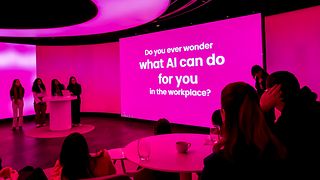 A group of Femtec scholarship holders presenting their results from the Femtec Innolab at Telekom's T Gallery.