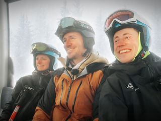 Samantha Hüttner und Florian Daimer mit Felix Neureuther in der Mitte.