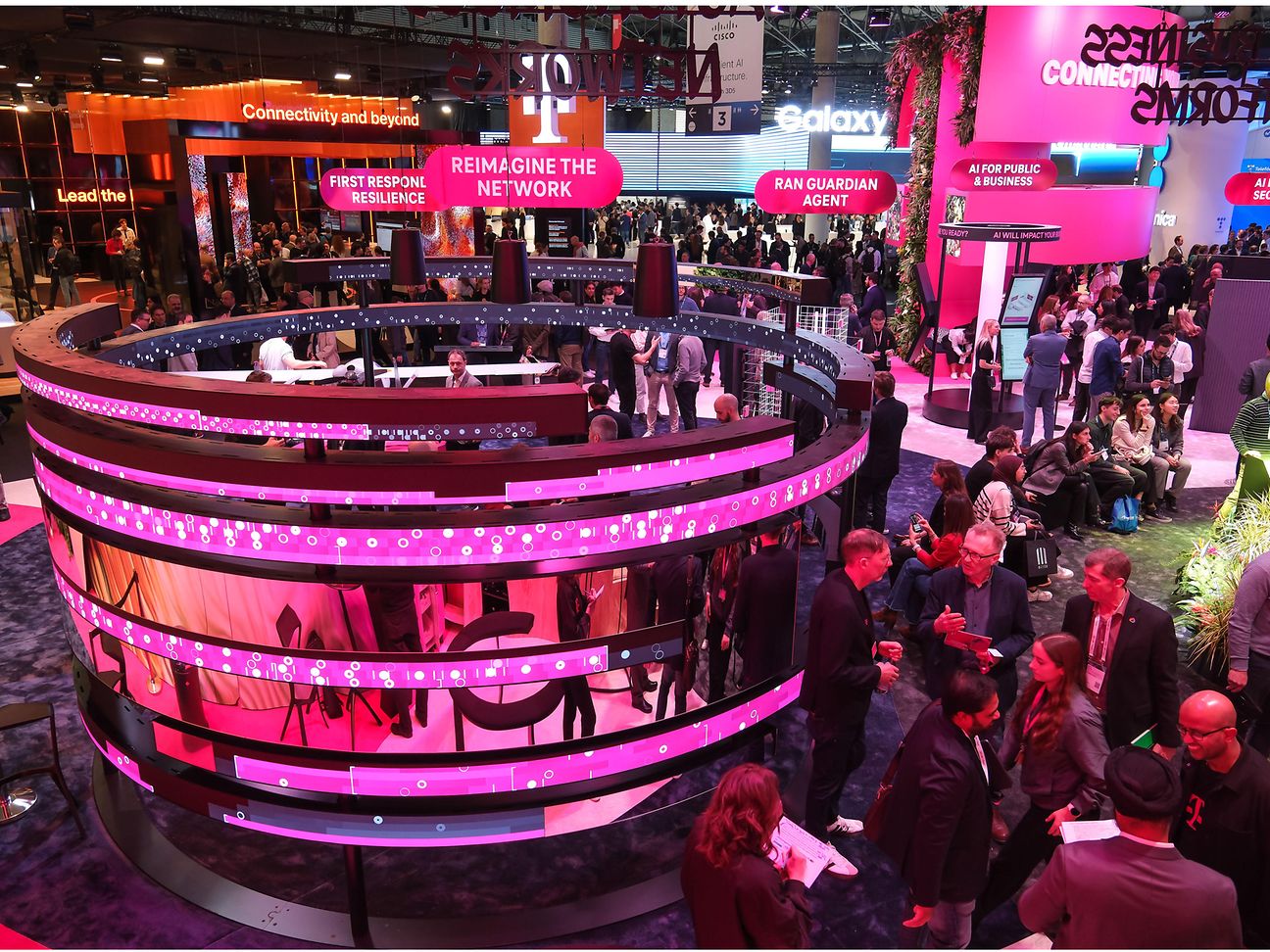 MWC: Vier Tage Messerummel am Telekom-Stand.