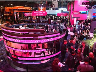 MWC: Vier Tage Messerummel am Telekom-Stand.