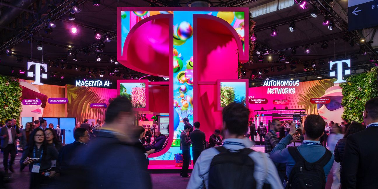 Eye-catcher: the 3D Deutsche Telekom logo. 