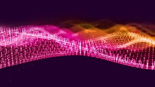 Das Bild zeigt wellenförmige digitale Datenströme aus leuchtenden Binärcode-Zahlen.