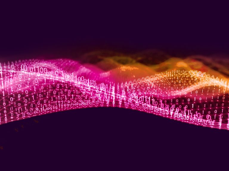 Das Bild zeigt wellenförmige digitale Datenströme aus leuchtenden Binärcode-Zahlen.