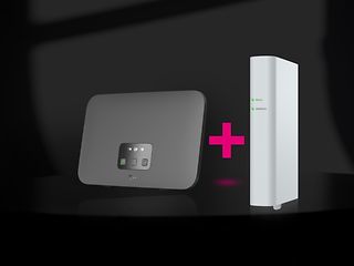 Das Bild zeigt den Telekom-Router Speedport Smart 4 und den 5G-Empfänger.