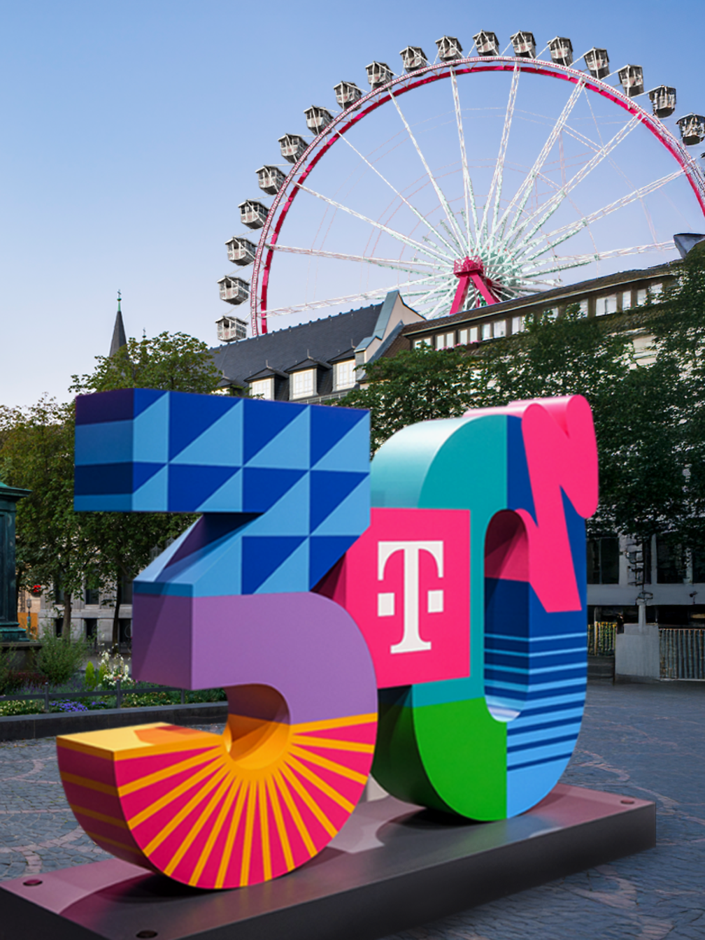 Bild vom Bonner Münsterplatz mit Beethoven-Statue und Bonner Münster und Schrift "30 Jahre T"