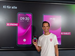 Rodrigo Diehl, Board member Germany at Deutsche Telekom, presents the new AI-phone.