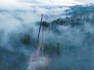 Aufbau Mobilfunkmast.