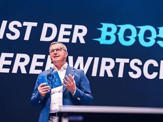 Klaus Werner, Director Business Customers Telekom Deutschland, speaks on the main stage.