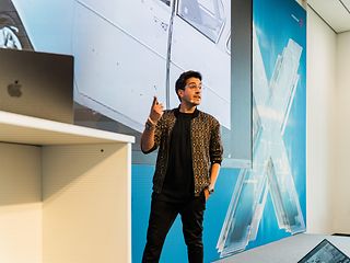 Julian Yogeshwar, an expert in artificial intelligence and digital transformation.