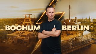 Tim Raue vor Schriftzug "Bochum" und "Berlin"
