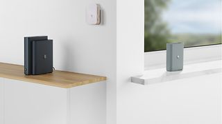 The photo shows the Telekom router Speedport 7 and the new Wi-Fi extenders.