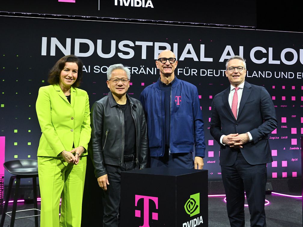 v.l.n.r.: Dorothee Bär, Jensen Huang, Tim Höttges, Dr. Karsten Wildberger