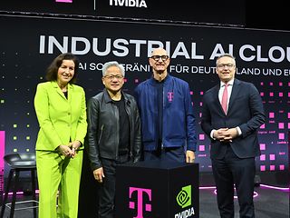 v.l.n.r.: Dorothee Bär, Jensen Huang, Tim Höttges, Dr. Karsten Wildberger