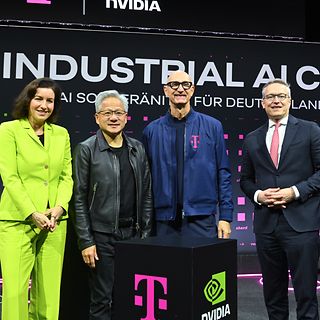 v.l.n.r.: Dorothee Bär, Jensen Huang, Tim Höttges, Dr. Karsten Wildberger