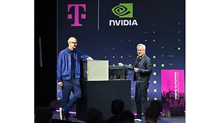 Tim Höttges (links), und Jensen Huang bei der Pressekonferenz