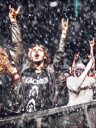 Publikum in Wacken vor der Bühne