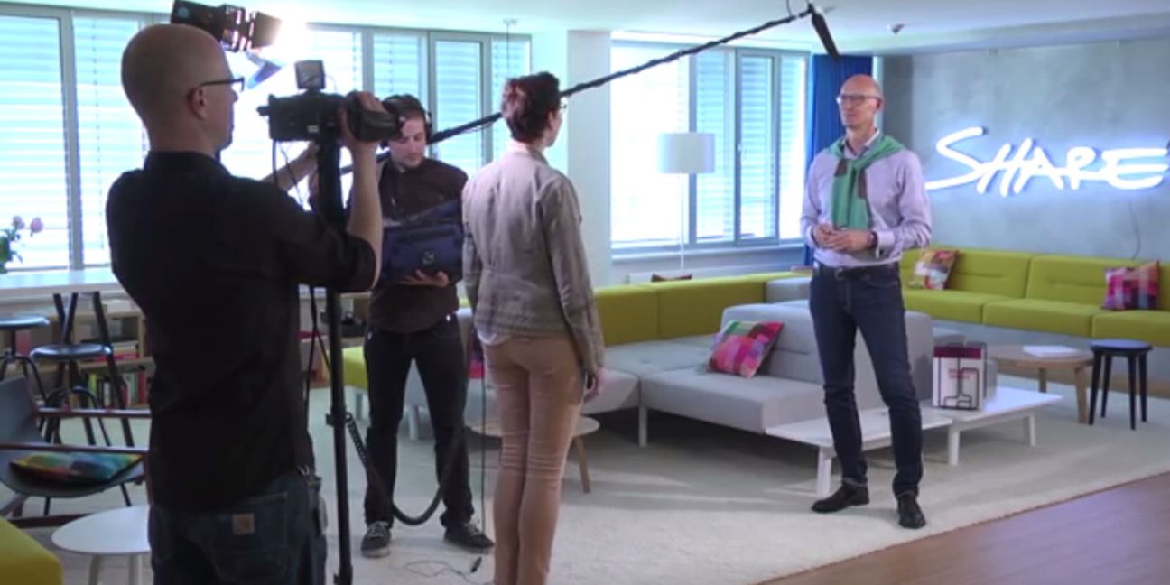 Interviewszene mit Timotheus Höttges