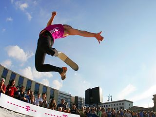 Leichtathlet Heinrich Popow beim Weitsprung