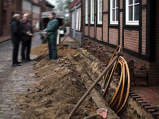 Baustelle, Glasfaserkabel werden verlegt.