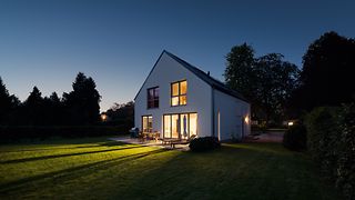 Smart Home - Haus bei Nacht