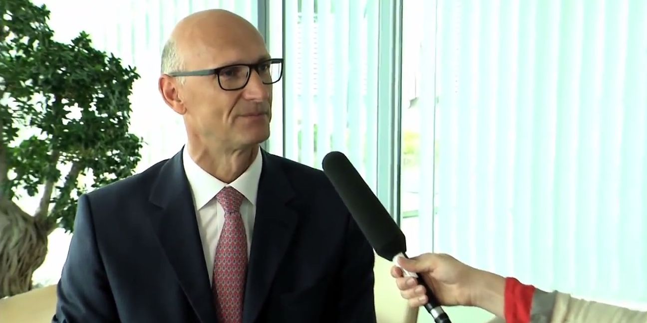 Szene aus einem Interview mit Timotheus Höttges