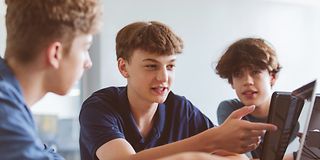 Junge Schülerin