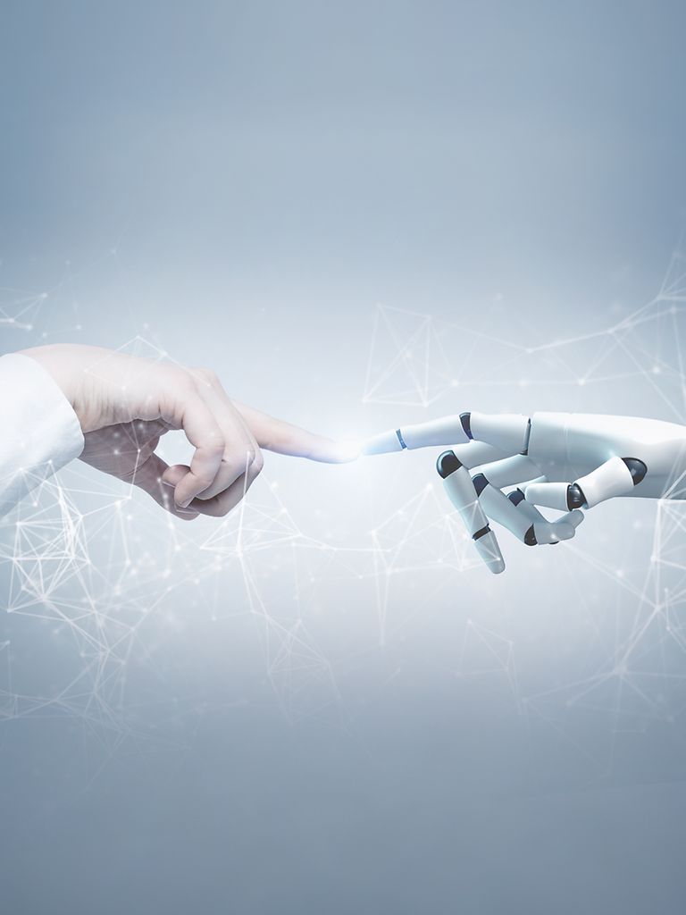 Digitale-Verantwortung-Frau-Roboter-en_X