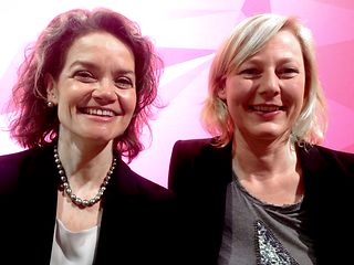 Telekom Europa-Vorstand Claudia Nemat (links) und Gesche Joost (rechts), Internetbotschafterin der Bundesregierung.