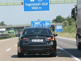 Auto auf Autobahn