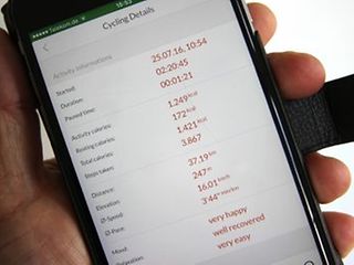 Die App zeigt übersichtlich ein ganze Reihe von Werten, wie etwa die Geschwindigkeit und Distanz.