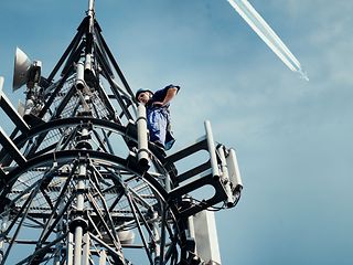 Unsere Ingenieure installieren die ersten EAN Antennen bei optimalem Wetter.