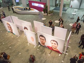 Die Ausstellung findet in der Bonner Telekom Zentrale statt und kann noch bis zum 11. November 2016 besucht werden.