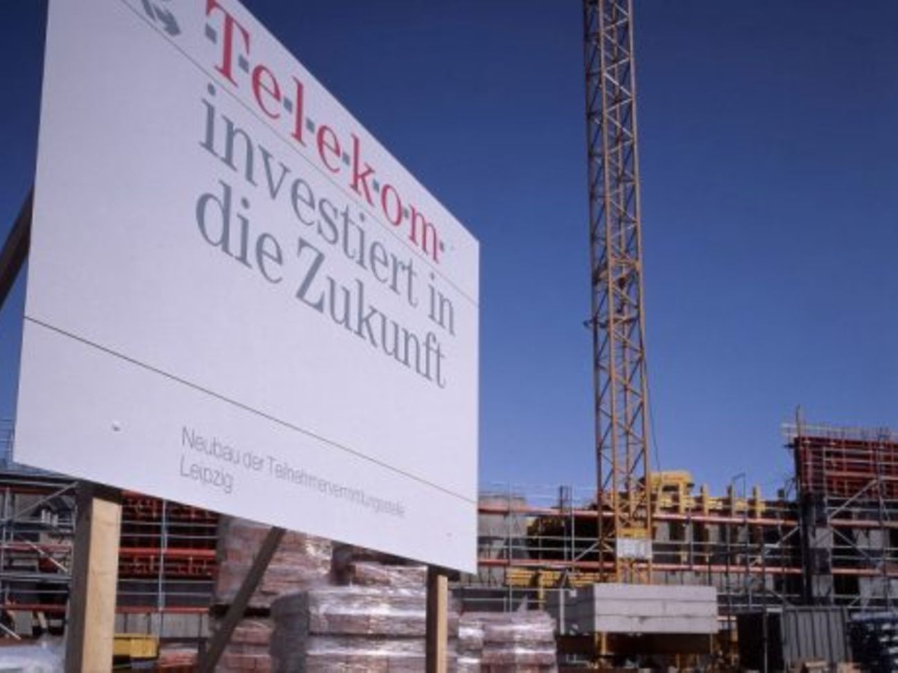 Baustellenschilder von der Telekom wie hier in Leipzig gab es überall zu sehen.