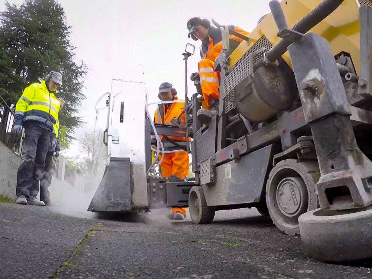 Micro-Trenching bei der Arbeit