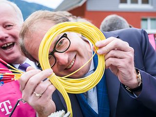 Bundesverkehrsminister Alexander Dobrindt beim Start des Breitbandausbaus in Simonswald.