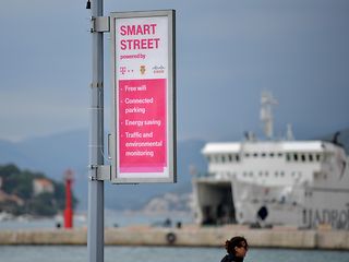 Smart-City-Dubrovnik-Smart-Street-am-Hafen-EN