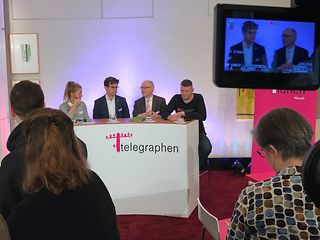 Teilnehmer des telegraphen_lunch (v.l.): Moderatorin Sissy Metzschke, Michael Littger, Martin Schallbruch und Fukami.