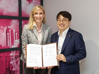 Unterzeichnung „Quantum Allicance“: Deutsche Telekom und die Südkoreanische SK Telecom und  auf dem MWC 2017