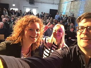 Auf der re:publica (v.l.): Lena Raschke, Stephanie Tönjes und Philipp Schindera.