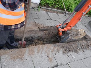 BI_20170707_Aushub für Kabelverlegung im Gehwegbereich