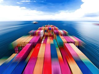 Symbolfoto Logistik, Containerschiff