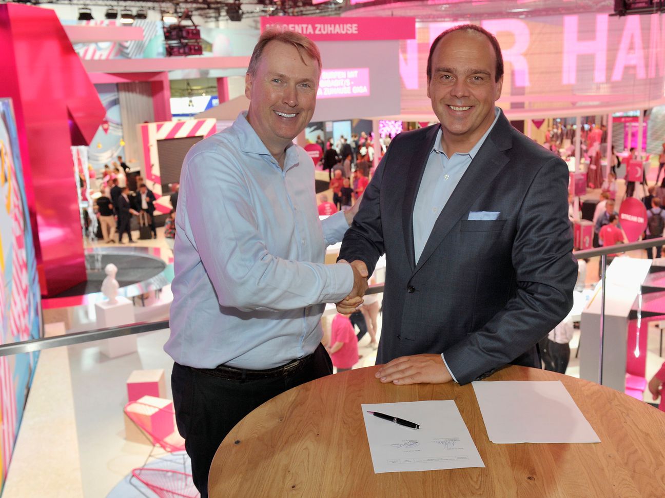 Hagen Rickmann, Corporate Customer Manager at Telekom Deutschland GmbH (r.) und Marco Boerries, enfore founder and CEO