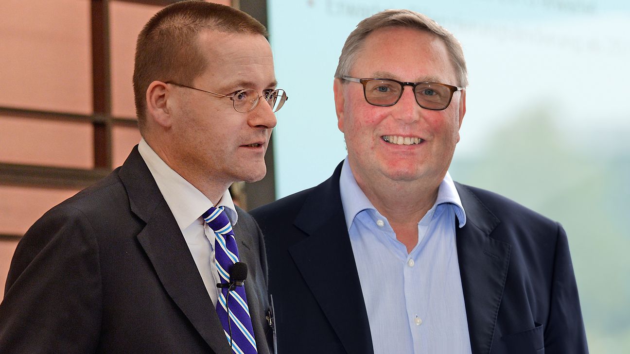 Interview IFRS 15: Helmut Becker (right) and Michael Brücks.