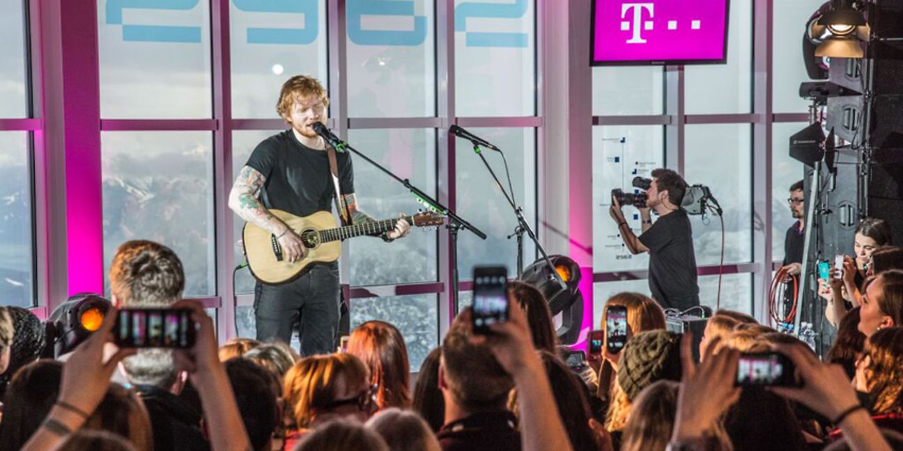 Bei den Telekom Street Gigs treten nationale und internationale Acts wie Ed Sheeran in einem besonderen Rahmen auf.