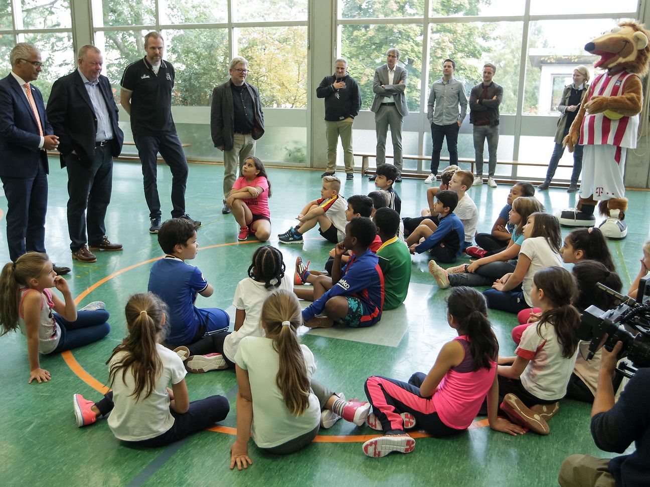 Ashok Sridharan, Lord Mayor of the City of Bonn and Stephan Althoff, head of Sports Sponsorships at Deutsche Telekom