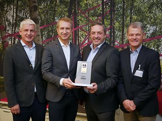 Telekom gewinnt Connected Car Award, Von r. nach l.: Mathias Poeten, Stephan Fritz, Walter Goldenits, Tomas Hirschberger.