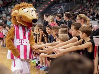 Of course Bonni also made an appearance. High-fives with the Baskets' mascot motivated the kids even more.