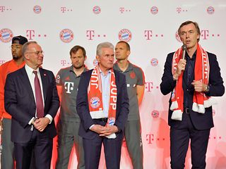 Host Michael Hagspihl (right) congratulated the team and, in particular, departing coach Jupp Heynckes for a fantastic season.