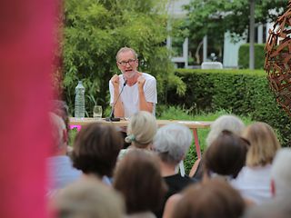 Peter Lohmeyer versetzte sich vollkommen in die dramatische Ereigniskette der Geschichte.