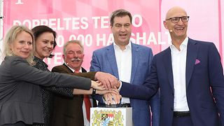 R. - L.: Tim Höttges, Markus Söder, Walter Bleimaier, Ute Eiling-Hütig und Vesta von Bossel.